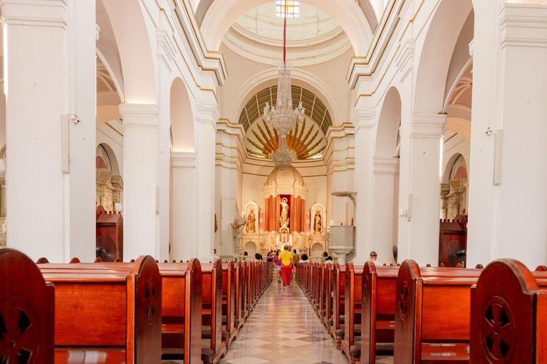 Cartagena: Barranquilla & Santa Marta Day Trip with Meals
