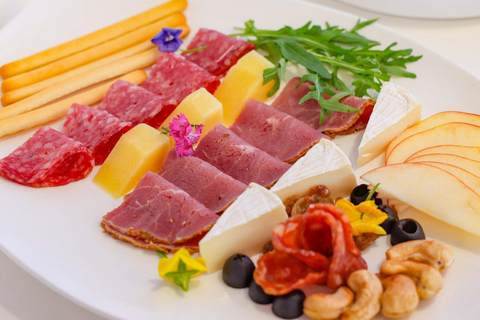 Da Nang: Discover Son Tra Bay on Luxury Sailing Catamaran 2-Hour Luxury Catamaran Scenic Cruise with Drink & Transfer