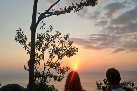 Labuan Bajo: Flores Waterfall, Village & Sunset Tour