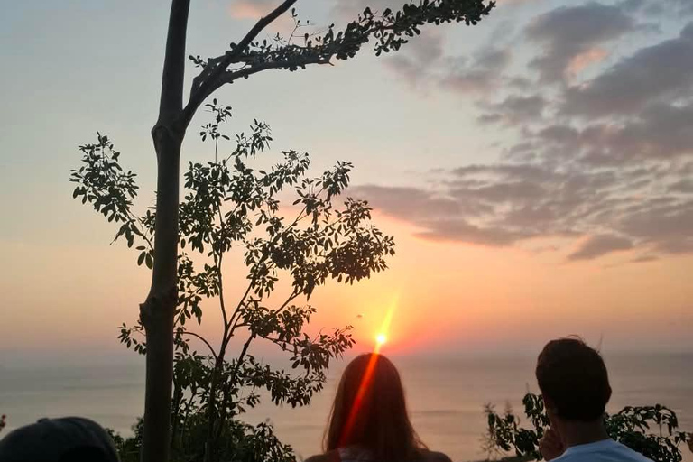 Labuan Bajo: Flores Waterfall, Village & Sunset Tour