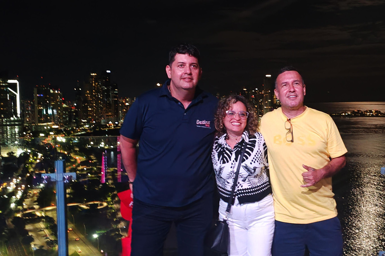 Panama: Night Tour and The Point Lookout Panama: Night tour with dinner, shared service in English