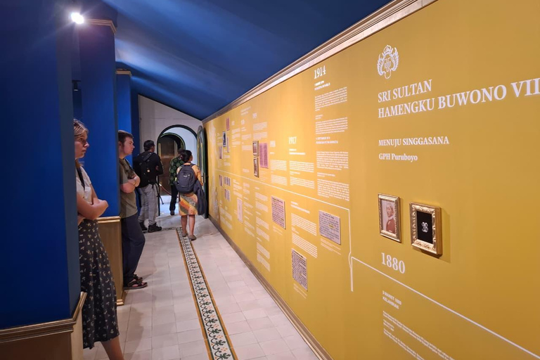 Yogyakarta: Sultan Palace and Water castle Guided Tour Water castle Guided Tour