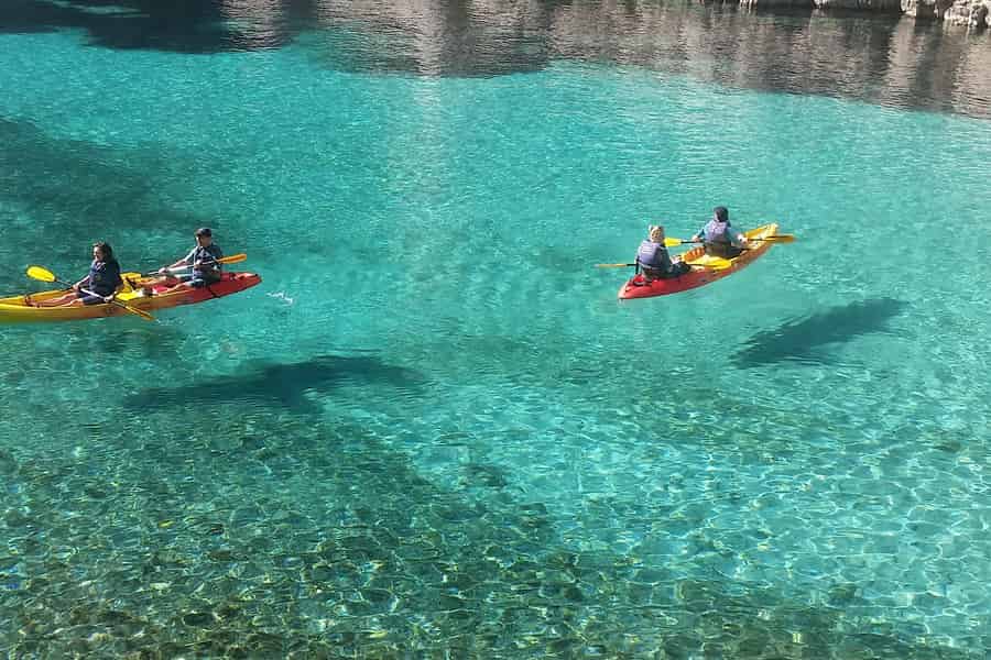 Cassis: 3-stündige Kanu-/Kajak-Tagestour (13:00/16:00 Uhr) Nationalpark Calanques. Foto: GetYourGuide Cassis: 3-stündige Kanu-/Kajak-Tagestour (13:00/16:00 Uhr) Nationalpark Calanques. Foto: GetYourGuide