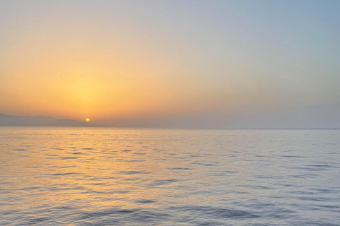 De Chania: Passeio de catamarã à tarde Jantar/bebidas e pôr do sol