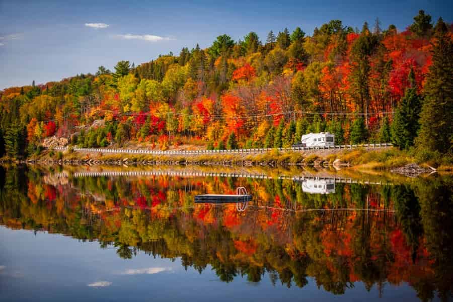 Ab Toronto: Gruppen-Tagestour zum Lake Muskoka und nach Huntsville. Foto: GetYourGuide