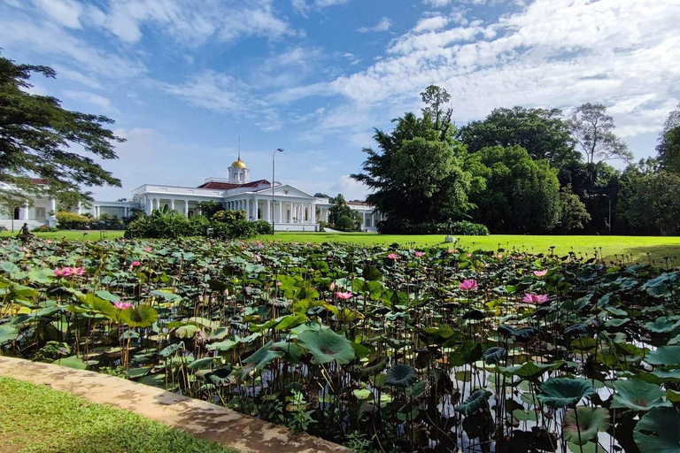 From Jakarta: Safari Park, Botanical w/ Lunch & Transfer