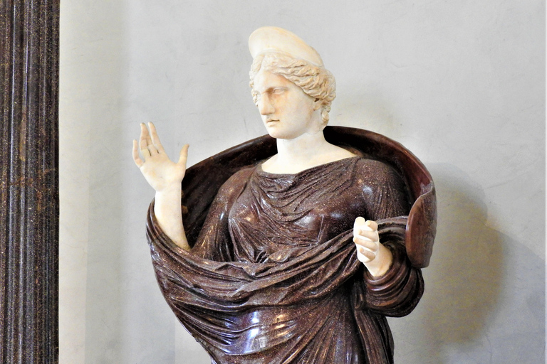 Paris : Louvre Museum Skip-the-Line small group guided Tour Tour in English