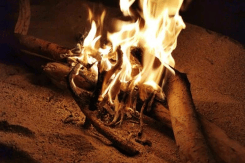 Wadi Rum: Almoço ou Jantar ao Estilo Beduíno com Serviço de BuscaAlmoço beduíno local com chá, café, bebidas geladas e serviço de busca