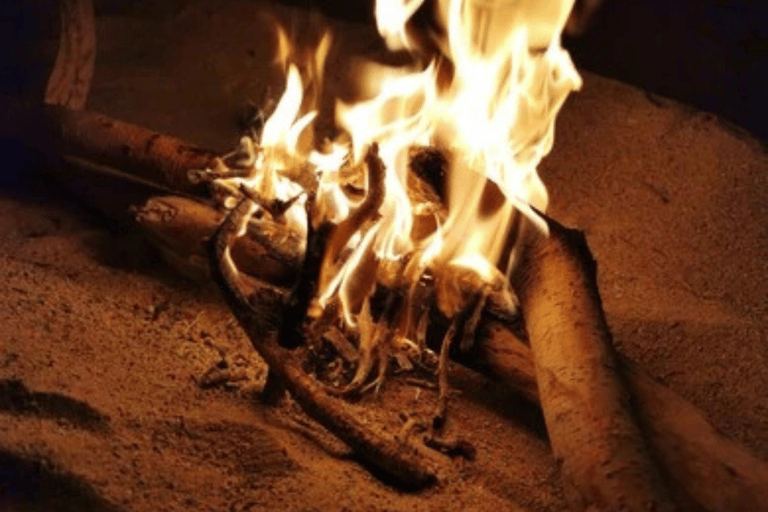 Wadi Rum: Almoço ou Jantar ao Estilo Beduíno com Serviço de BuscaAlmoço beduíno local com chá, café, bebidas geladas e serviço de busca