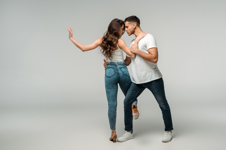 1-Hour Private Salsa Class in Cali