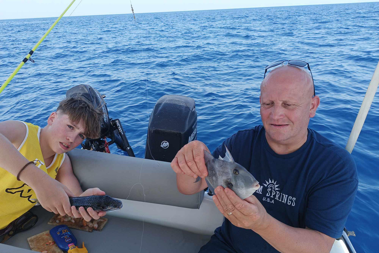 Rhodos: 4 uur durende privéboottocht met visuitrustingRhodes: Privéboottocht van 4 uur om te vissen, inclusief uitrusting