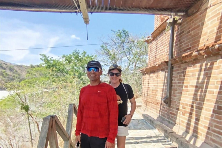 Medellín: tour coloniale di un'intera giornata con guidaMedellin: tour coloniale di un'intera giornata con guida