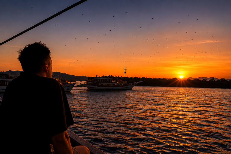 Labuan Bajo: Kelor Manjarite & Kalong Island Boat Tour