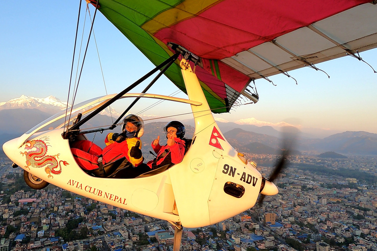 Vanuit Pokhara: ultralicht vliegen over de Himalaya