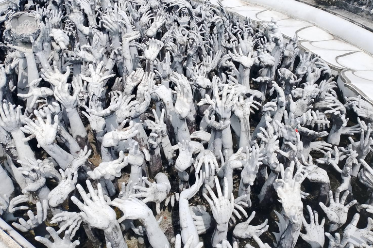 Excursión a los templos rojo, azul y blanco y a las aguas termales desde Chaing MaiTemplos rojos, azules y blancos y viaje a aguas termales desde Chaing Mai