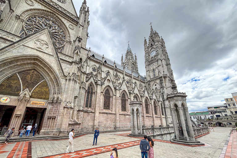 FullDay Quito: Middle of the World, Cable Car, Old Town