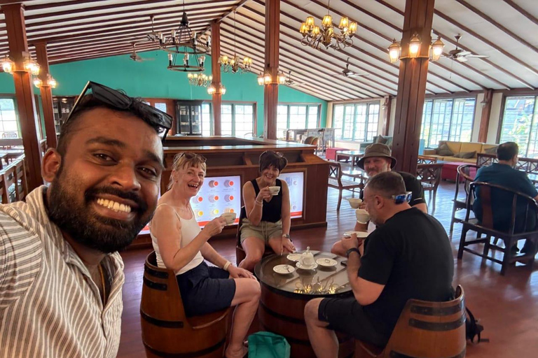 Kandy: Colonial History, War Cemetery & Royal Gardens Tour