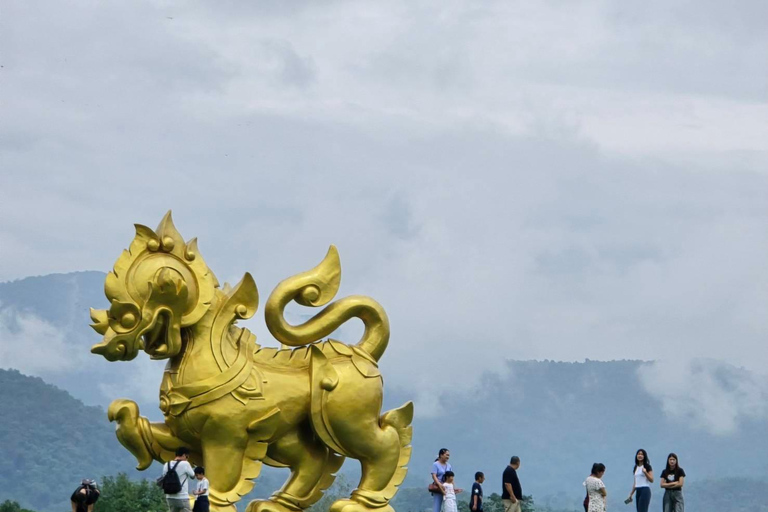 Descobre Chiang Rai: templos, arte e natureza cénicaDiscover Chiang Rai: Temples, Art, and Scenic Nature