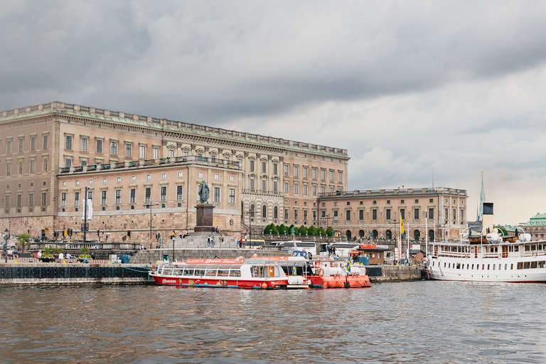 Sztokholm: rejs łodzią pod mostami