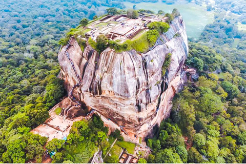 De Negombo: Pedra Sigiriya e cidade antiga de PolonnaruwaFom Negombo: Sigiriya Rock e antiga cidade de Polonnaruwa