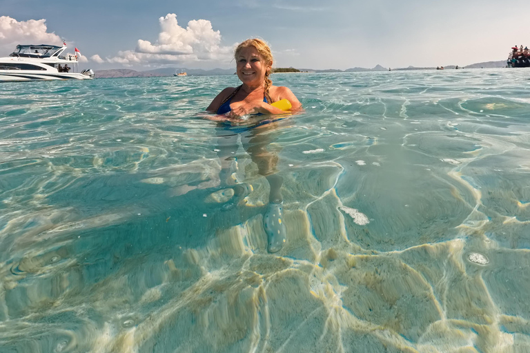 Komodo Dragon Expedition: 3D2N Private/Open Trip Liveaboard 3D2N Open Trip Private Room