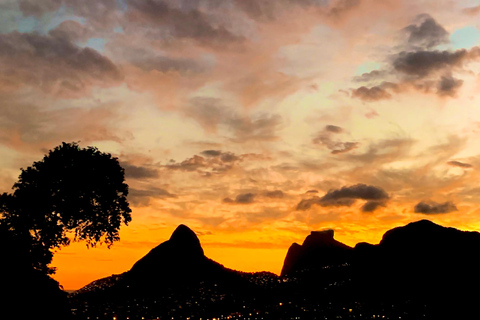 Rio de Janeiro : Tour en bateau au coucher du soleil avec toast Heineken