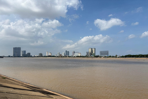 Phnom Penh: City Island Walking Tour, S21 & Killing Fields