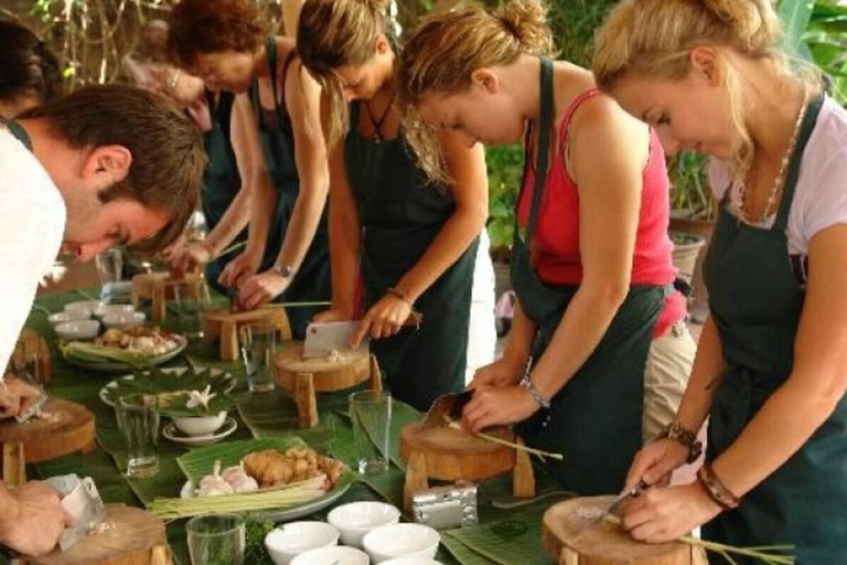 Da Nang: Aula de culinária tradicional com refeição em uma família local