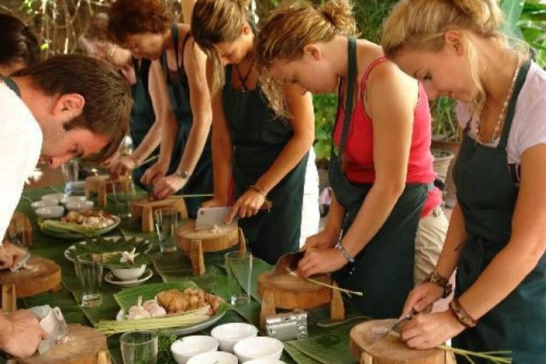 Da Nang : Excursion au marché local avec cours de cuisine maison amusante