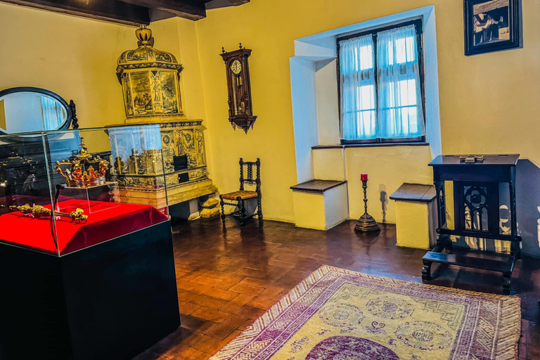 Brașov: Bear Sanctuary and Bran Castle With Tickets