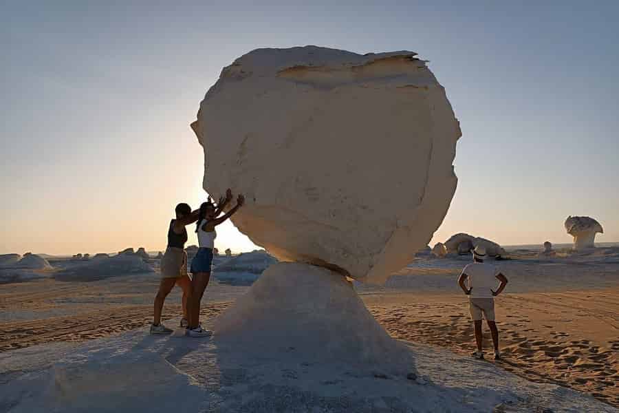 Kairo: Bahariya-Oase & Weiße Wüste – Ein privates Tagesabenteuer. Foto: GetYourGuide Kairo: Bahariya-Oase & Weiße Wüste – Ein privates Tagesabenteuer. Foto: GetYourGuide