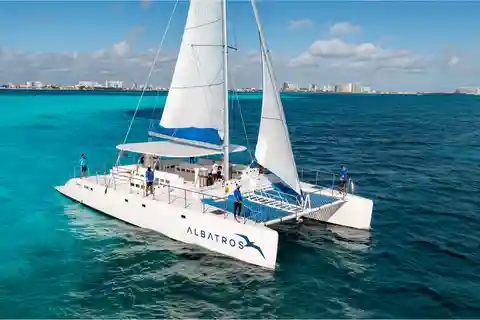 Cancun: Isla Mujeres CatamaranTour with Snorkeling & Lunch