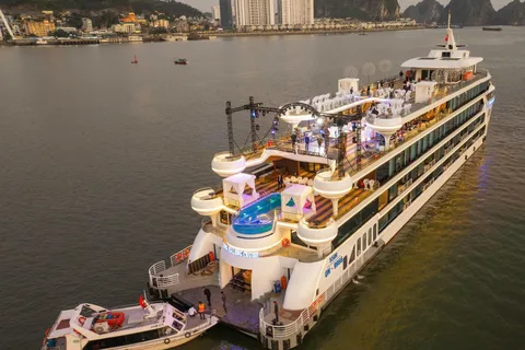 Ha Long Bay with Luna Cruise – The Most Luxurious & Classy