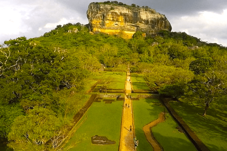 Private Guided Day Tour of Sigiriya & Dambulla