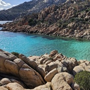 Caprera: Trekking da sogno tra spiagge paradisiache | GetYourGuide