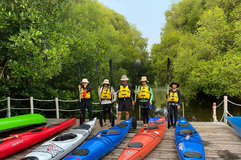 Experiência de canoagem nos mangais de Jacarta