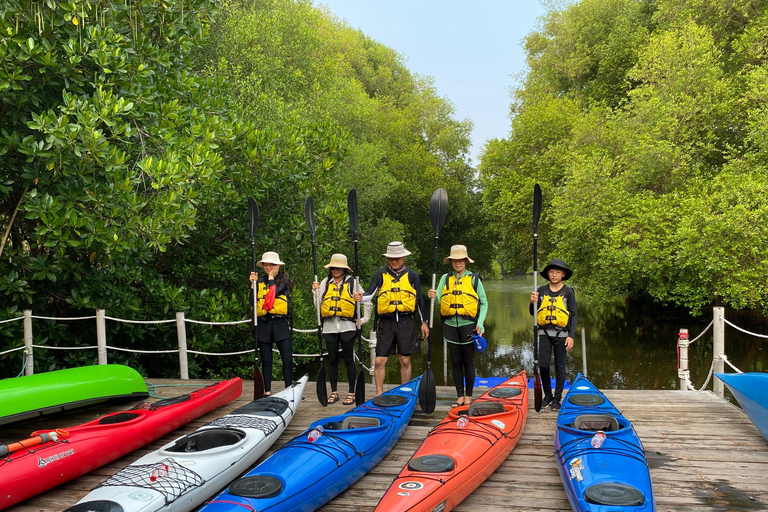 Kanoën in de mangrove in Jakarta