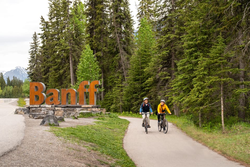 Paquete Autoguiado de Hotel + Entrada al Parque Nacional de Banff