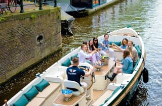 Amsterdam: Grachtenfahrt mit dem Eco-Boot und einheimischem Skipper