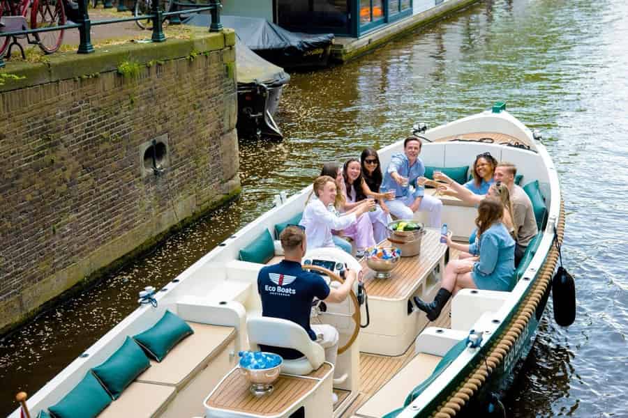 Amsterdam: Die neueste Grachtenkreuzfahrt Abfahrt Prinsengracht. Foto: GetYourGuide