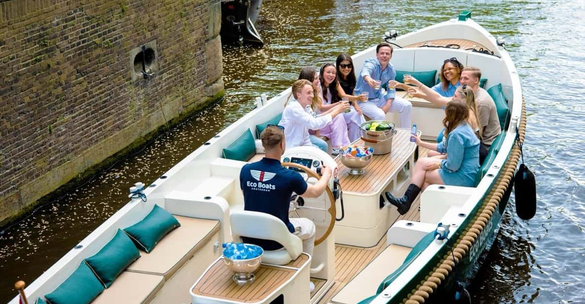 Impressie van Amsterdam: grachtenrondvaart op ecoboot met live lokale schipper