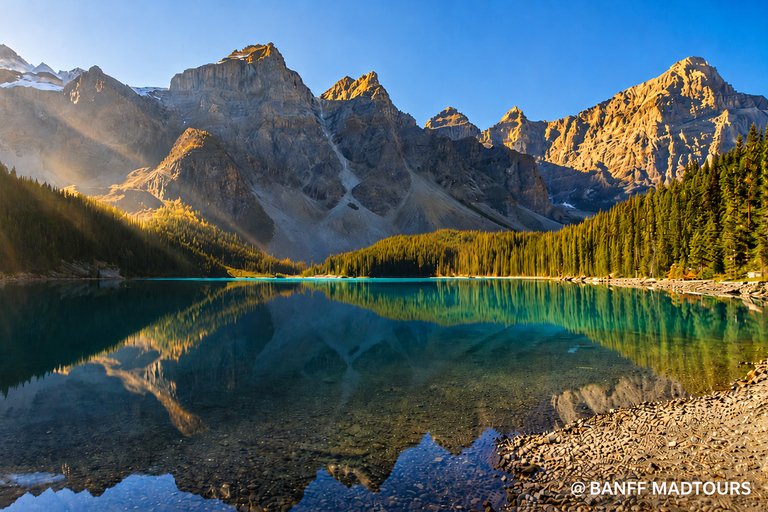 Banff: Moraine Lake Sunrise View & Lake Louise Tour Calgary Pickup