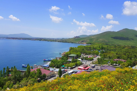 From Tbilisi: 2-Day Armenia Tour with Lake Sevan