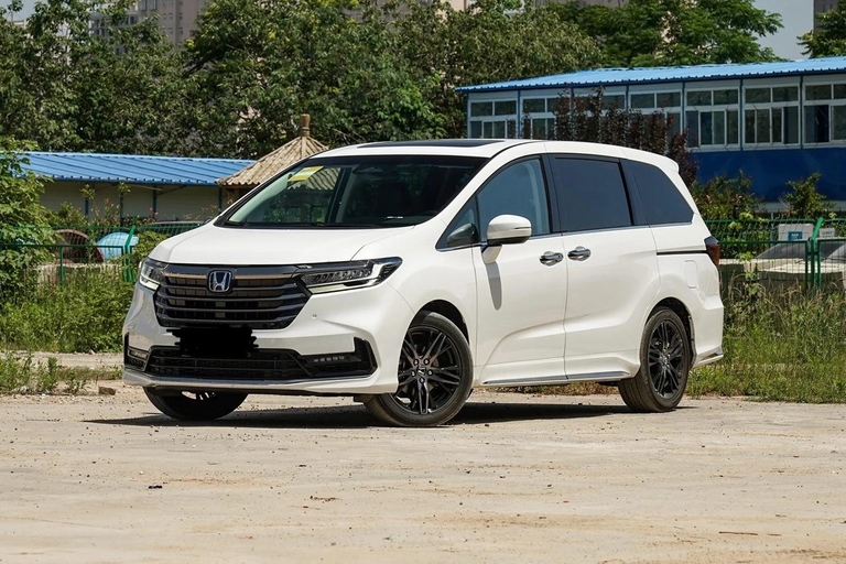 Da Nang: DAD Airport to City Centre|Hotels Private Transfer