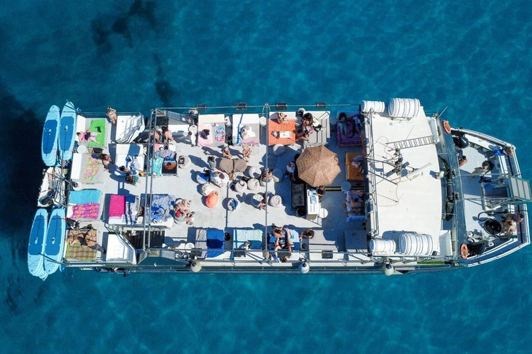 Ibiza: Boat to Formentera with VIP bed, open bar, breakfast, lunch, dinner Full Experience with Sunset (in advance, phase 3)
