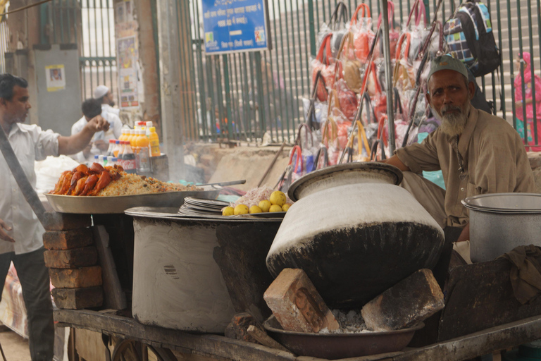 Delhi : Traditional Food tour with Guide and Transportation