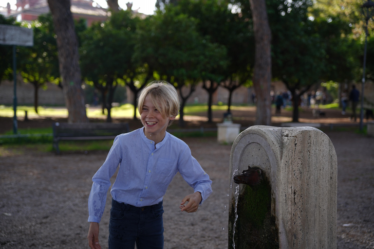 Rzym: Wycieczka po mieście Vespą ze zdjęciami i degustacją słodyczy