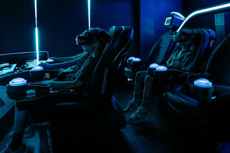Leuven: Ultimate VR Simulator Experience – 3 Games + Drink