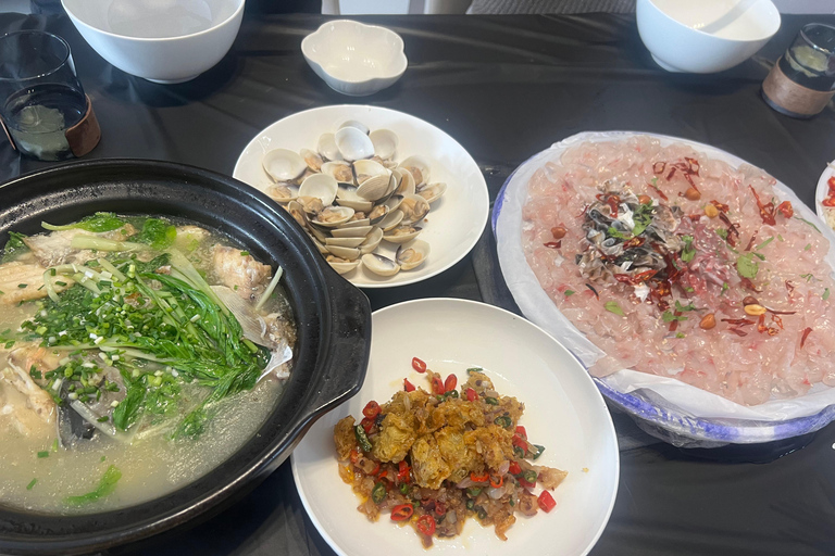 Guilin Home Experience: Share a Meal and Story with a Local Guide in Chinese or English
