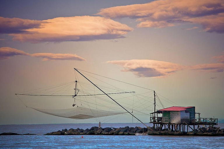 Pisa: Coastal boat tour with aperitif and lunch on board